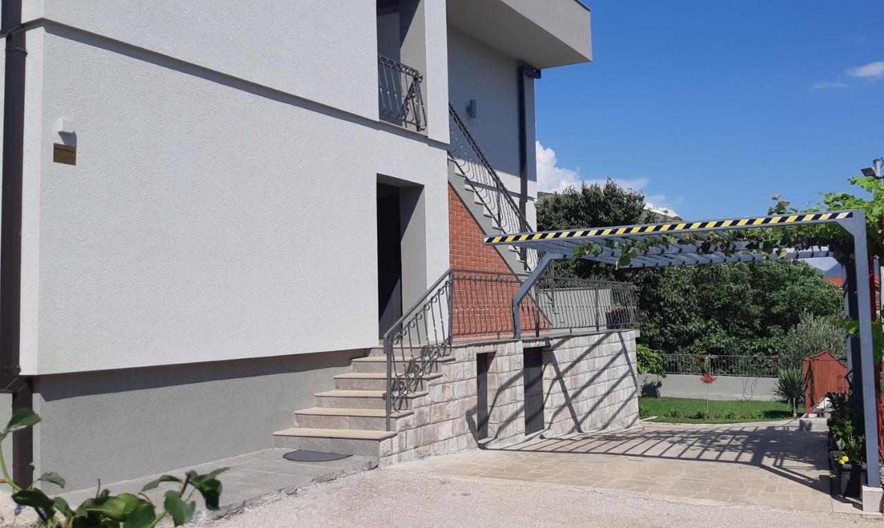 Avisi Home تريبينيي المظهر الخارجي الصورة